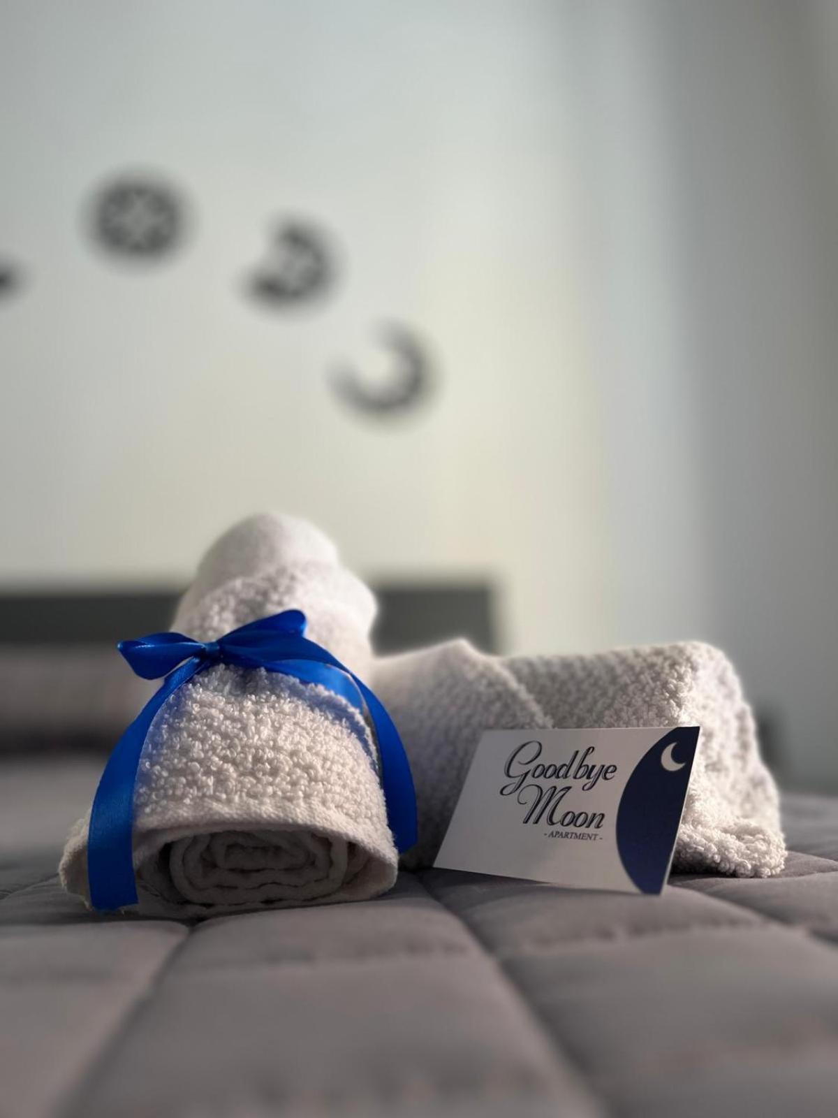 Goodbye Moon Apartment Brindisi Bagian luar foto