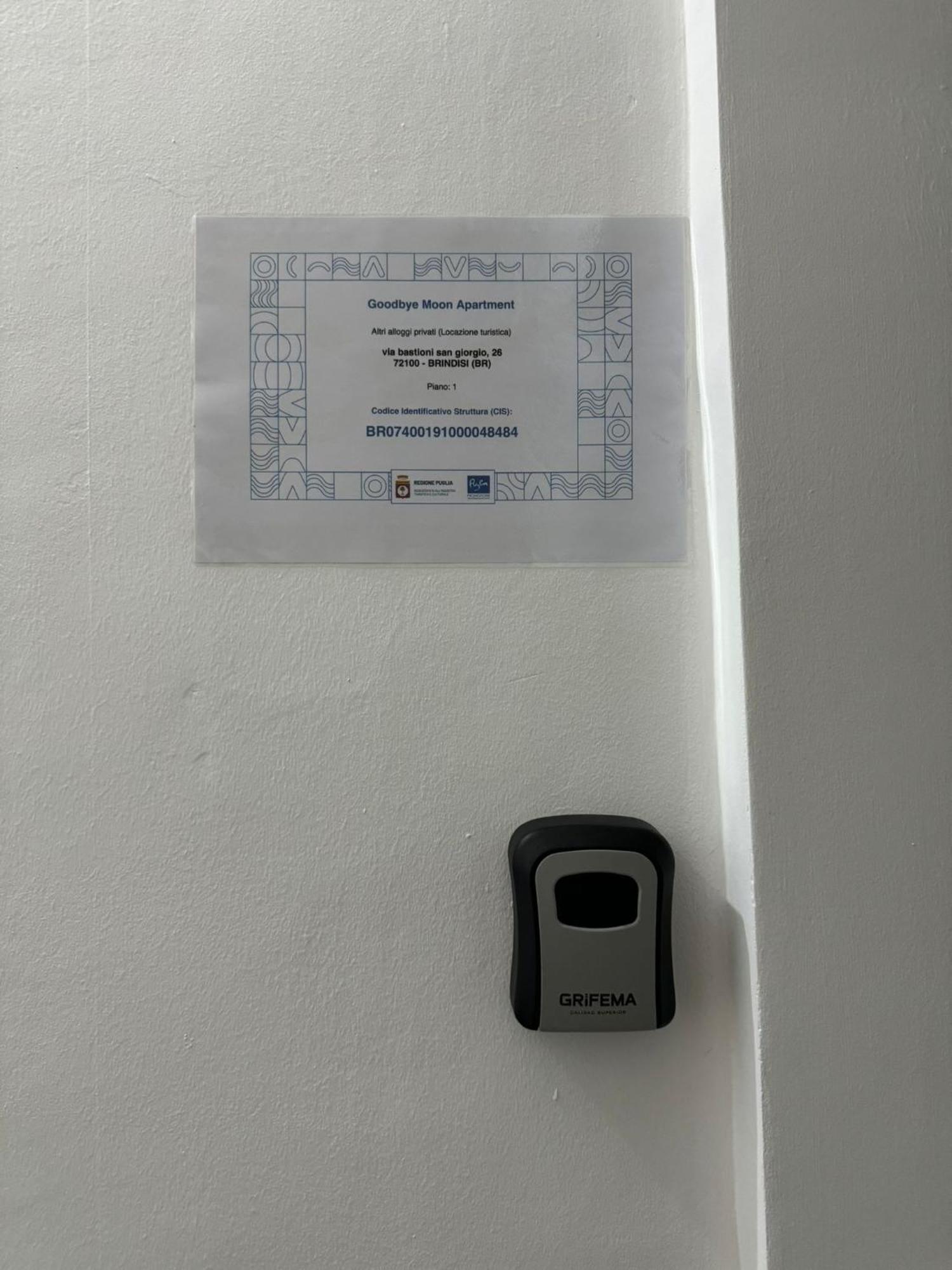 Goodbye Moon Apartment Brindisi Bagian luar foto