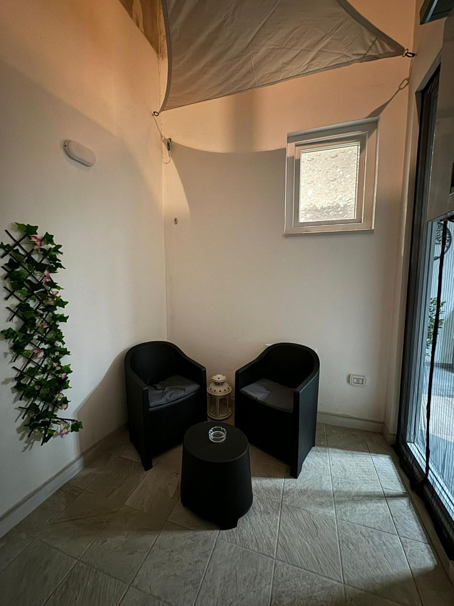 Goodbye Moon Apartment Brindisi Bagian luar foto