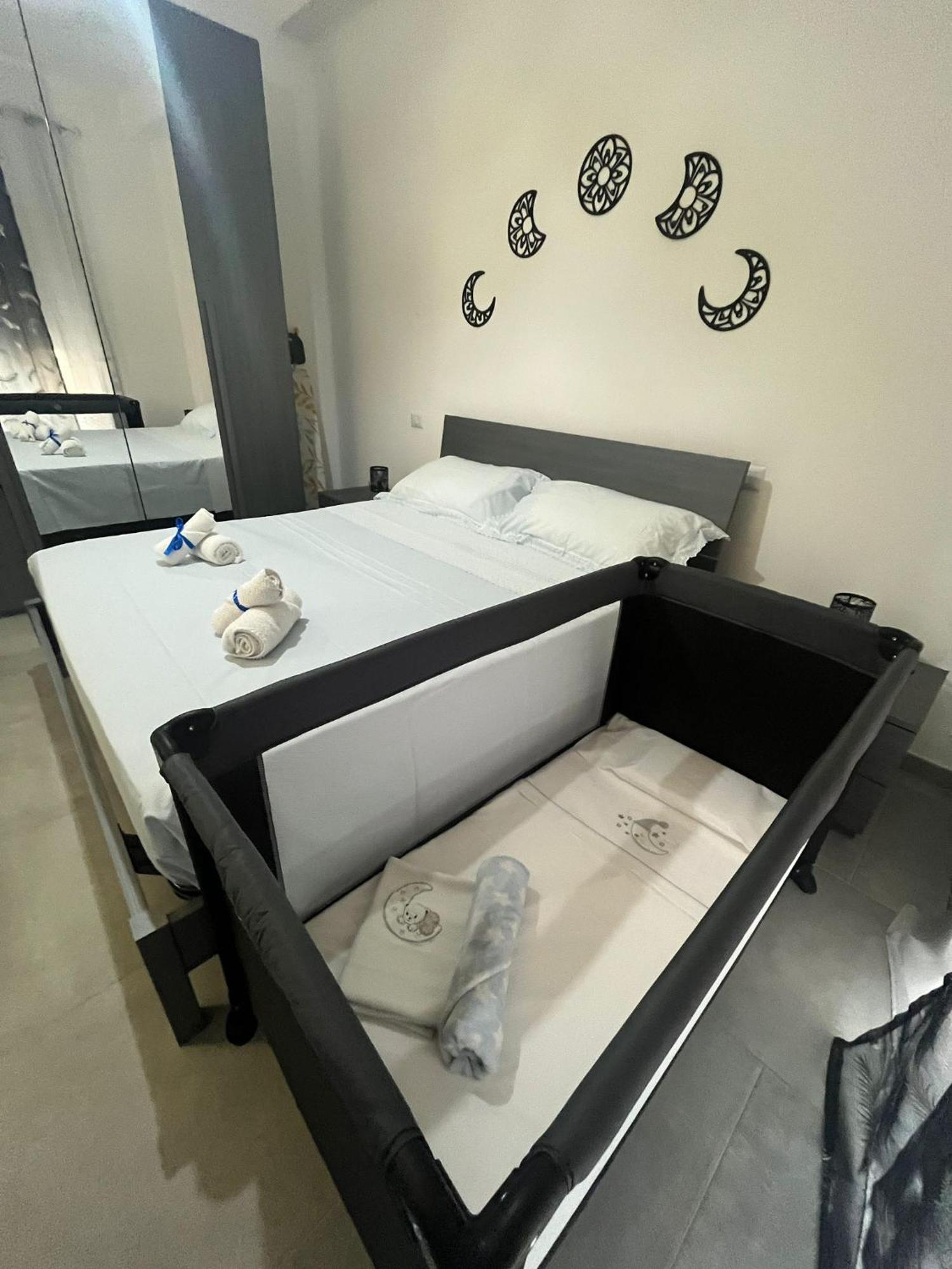 Goodbye Moon Apartment Brindisi Bagian luar foto