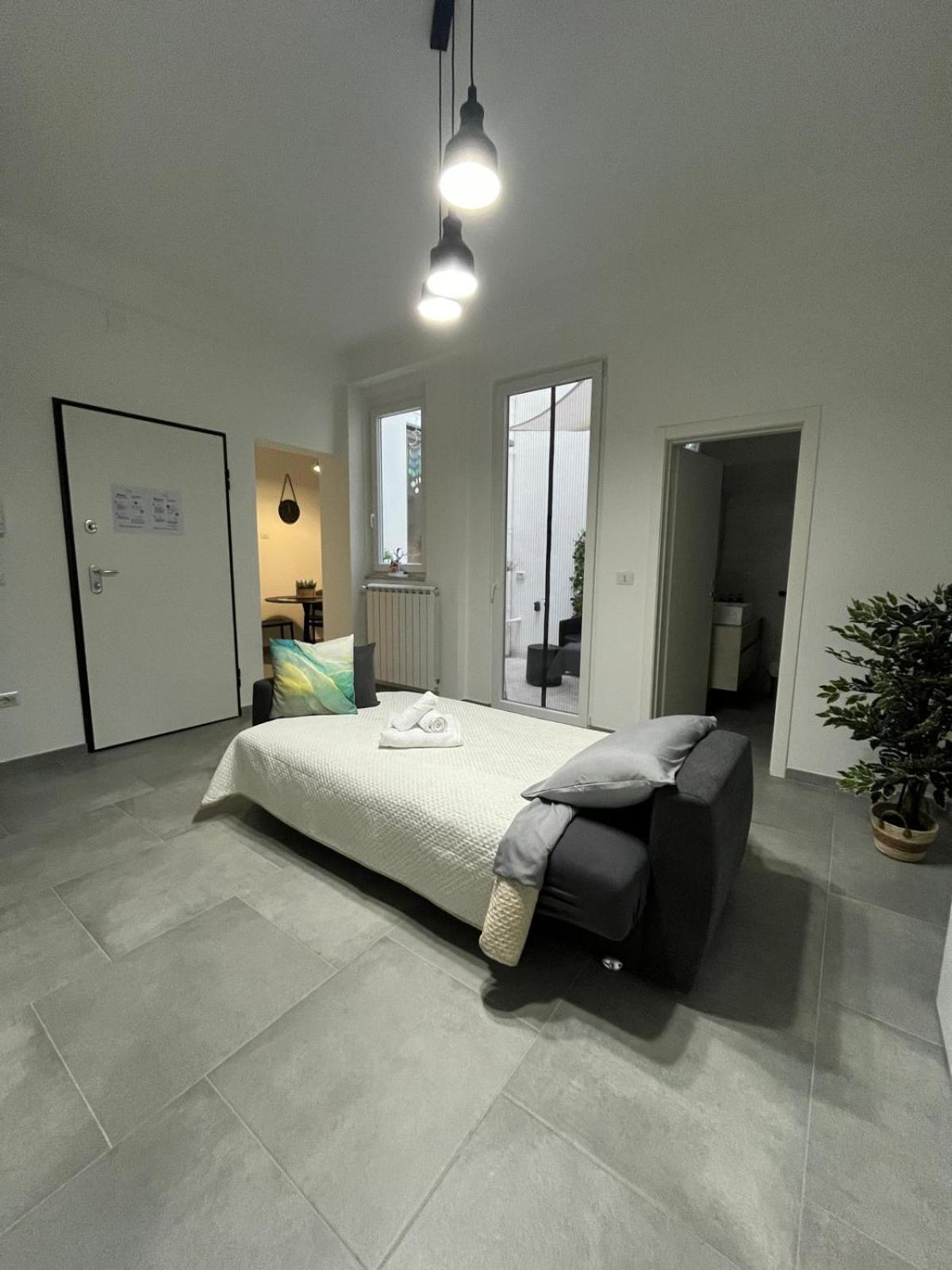 Goodbye Moon Apartment Brindisi Bagian luar foto
